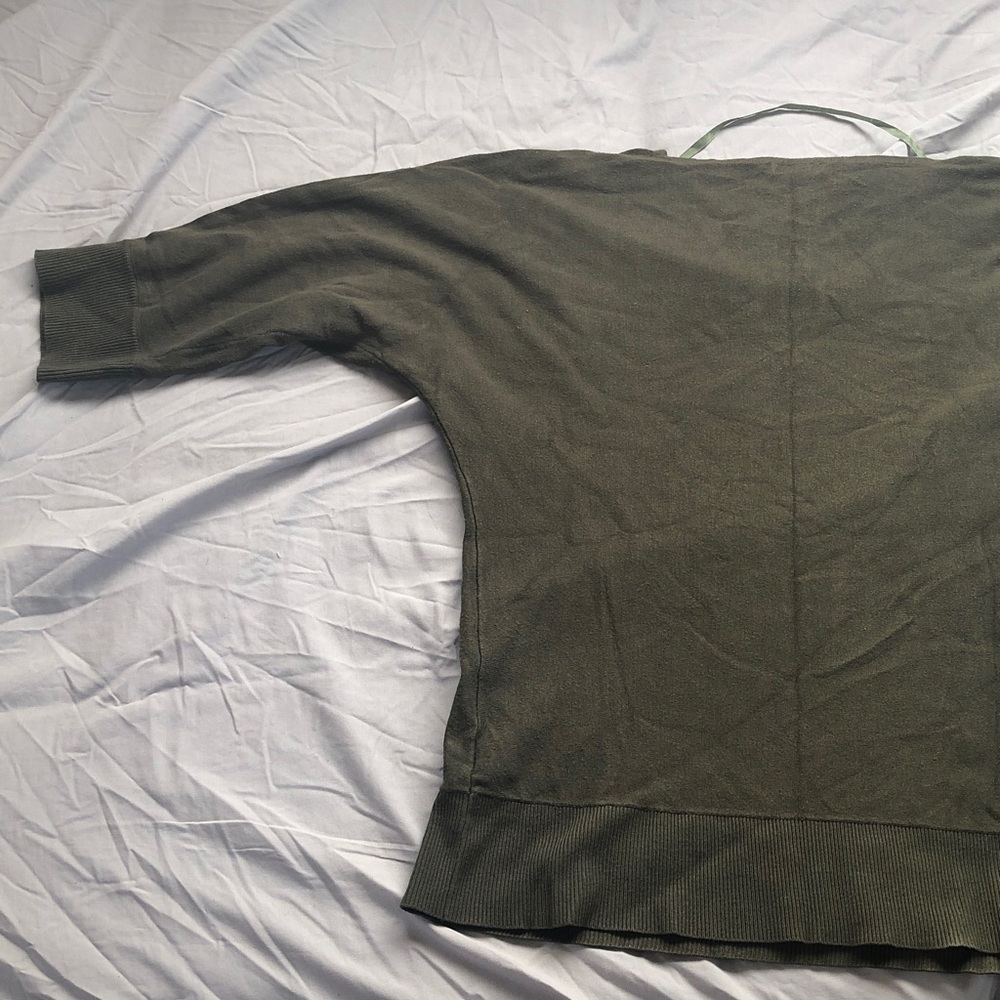 Cable & Gauge Olive Green Knit Top with Logo Tag Size XL - Picture 10 of 13
